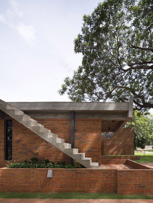 简约实用,与环境共生的住宅设计-9