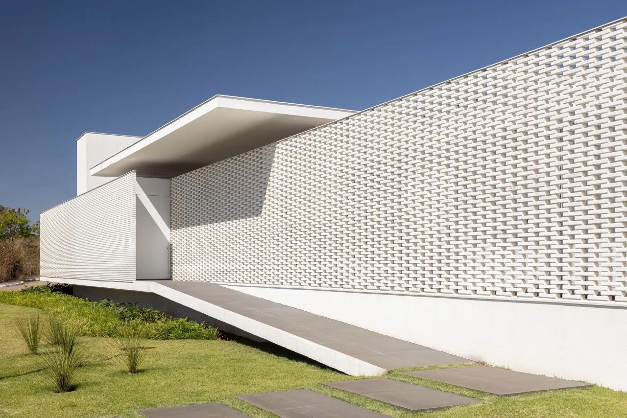 “牛奶蜂巢”屋|White Bricks 住宅丨巴西巴西利亚丨BLOCO Arquitetos-33