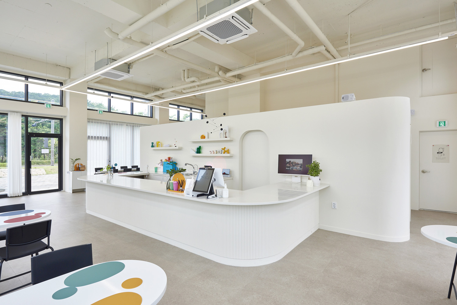 极简 38 平咖啡馆，展现空间魅力-7