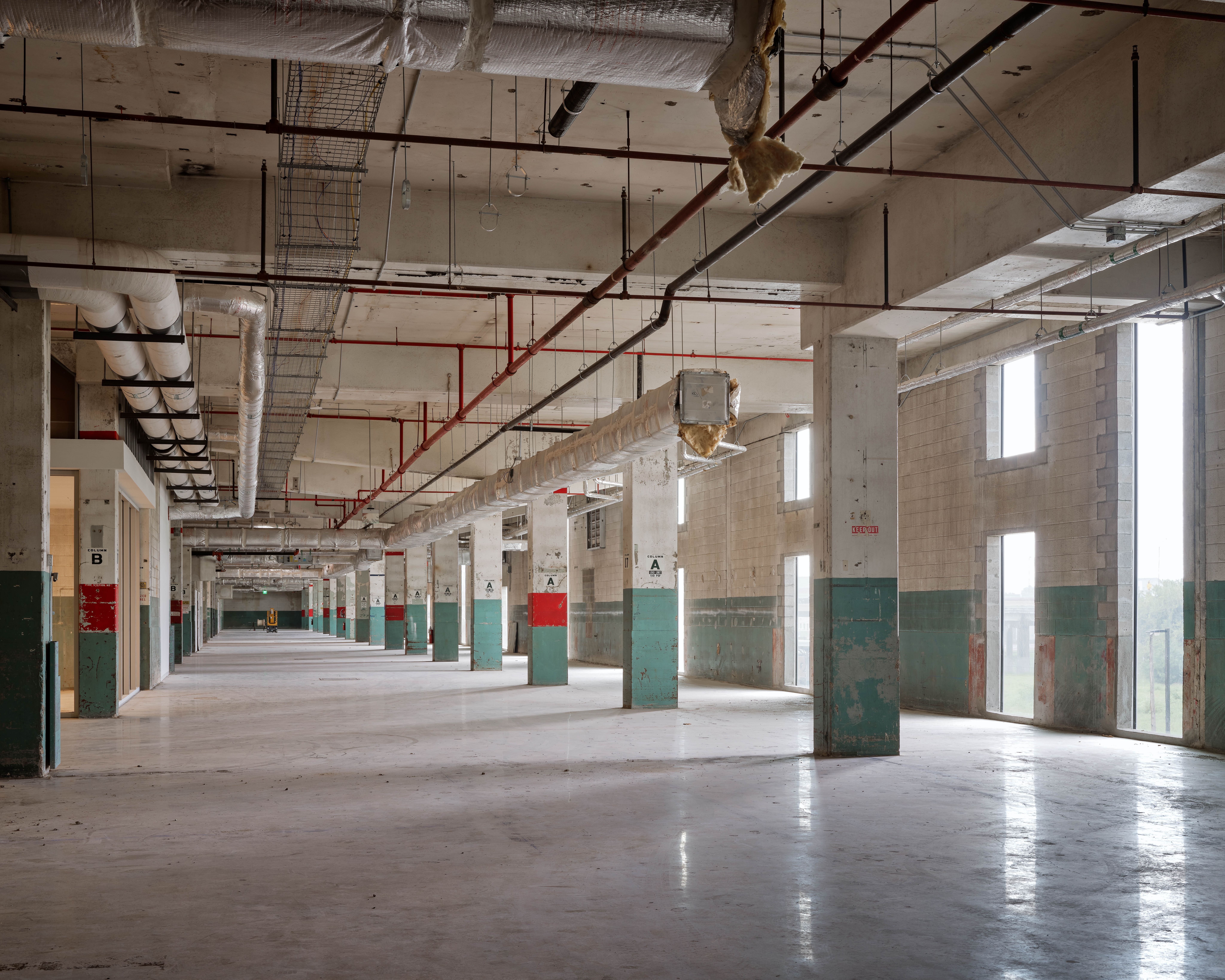 绿色洪水防护下的美国休斯顿仓库改造-23