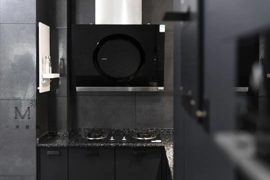 90㎡现代婚房 | “黑白灰”的纯粹浪漫-22