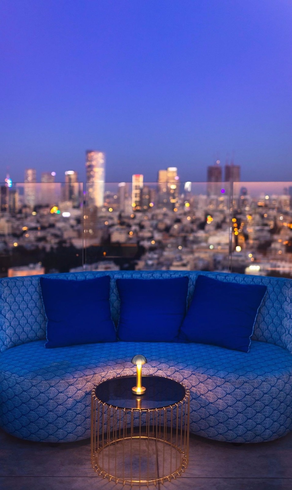 布朗酒店的灯塔-5