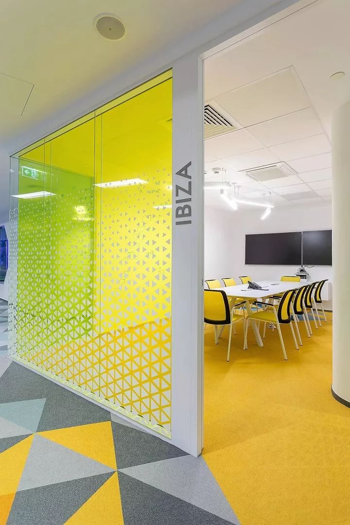 科幻未来主义元素融入的 Thales 泰雷兹办公室设计-29