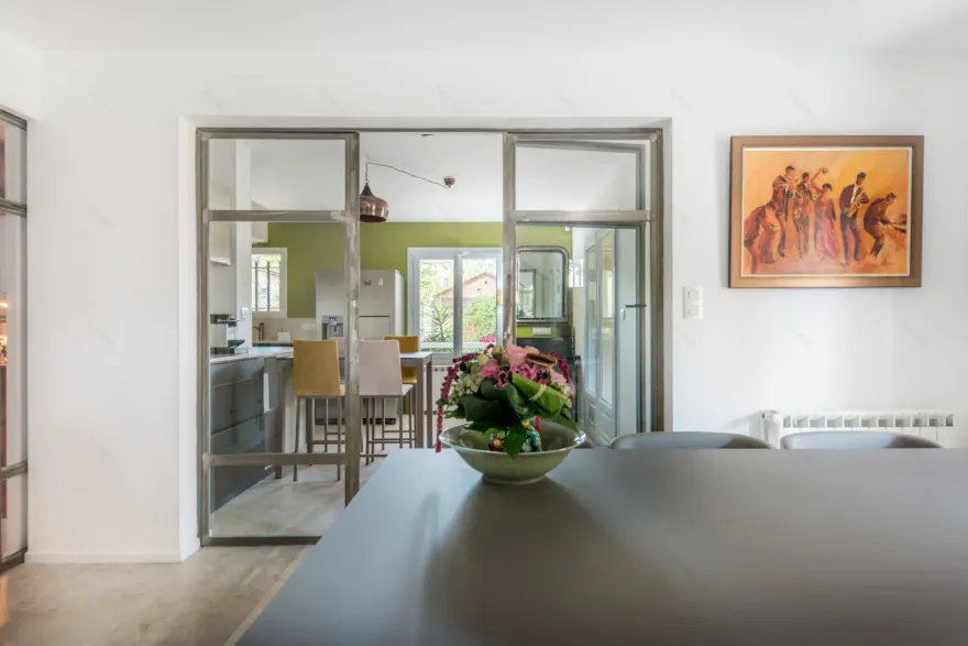 南法当代住宅 | 异国风情壁纸点亮现代设计-5