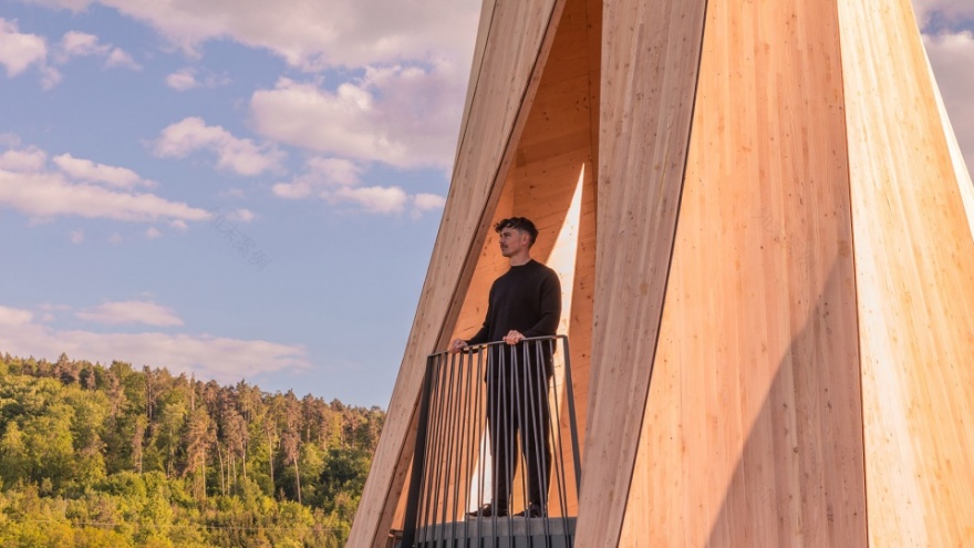 德国乌尔巴赫塔 | 自成型木材的现代建筑表现-52