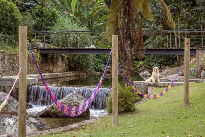 Dreamy Brazilian House in Correas created by Rodrigo Simão Arquitetura as a beautiful escape home 由RodrigoSimmogoArquitura创建的梦幻般的巴西住宅，作为一个美丽的逃离家园-45
