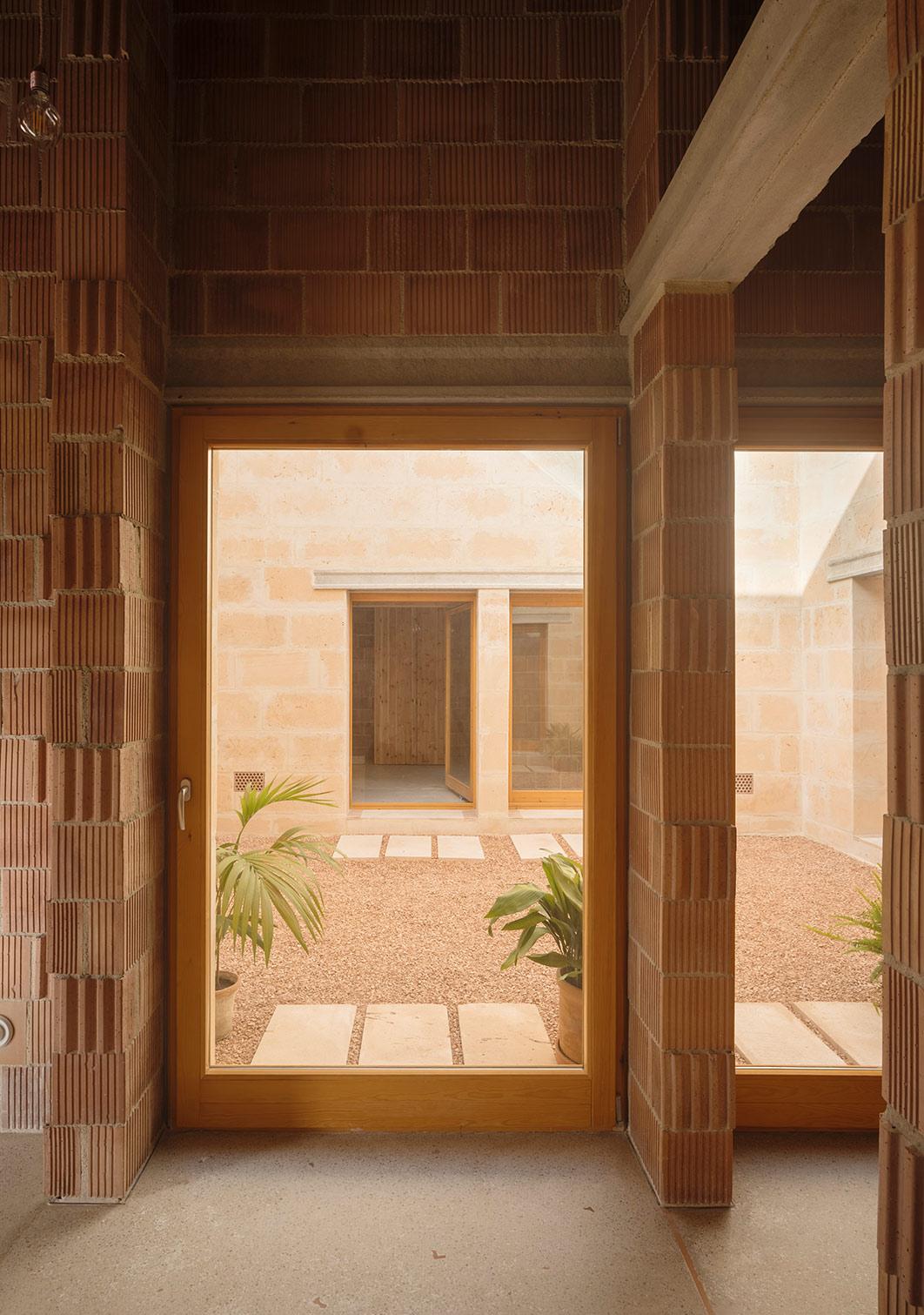 西班牙马洛卡岛的绿色节能住宅设计-11