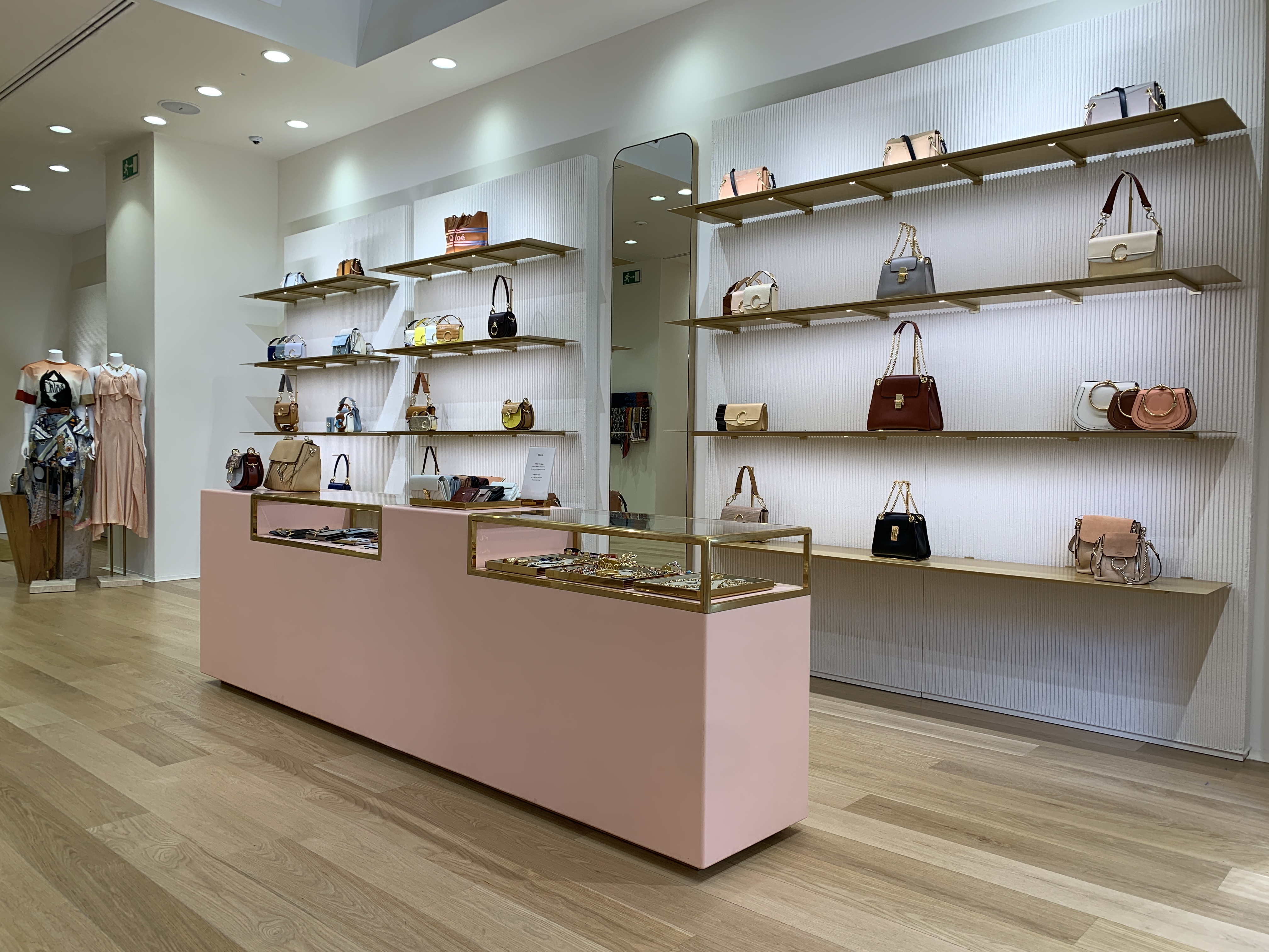 Chloé精品店视觉陈列与橱窗设计项目丨西班牙马德里-14