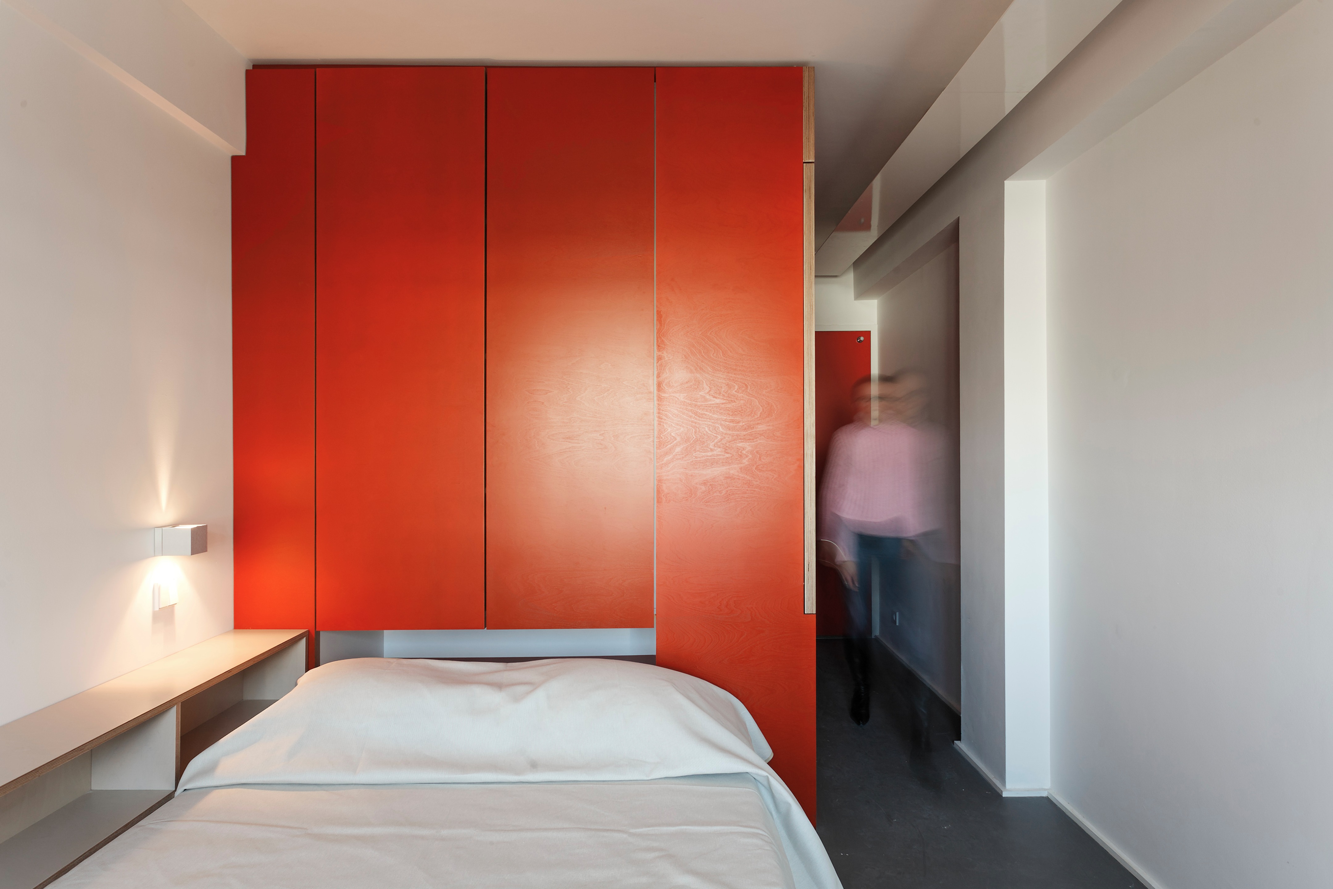 巴黎葡萄牙公寓翻新记 | 战舰灰立面展现独特魅力-25