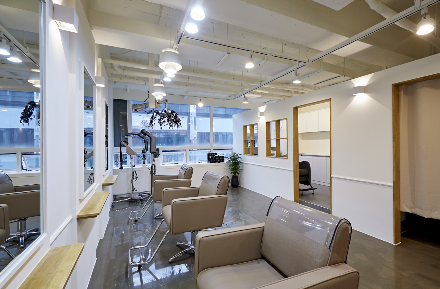 简约清新 15 坪美妆店设计-2