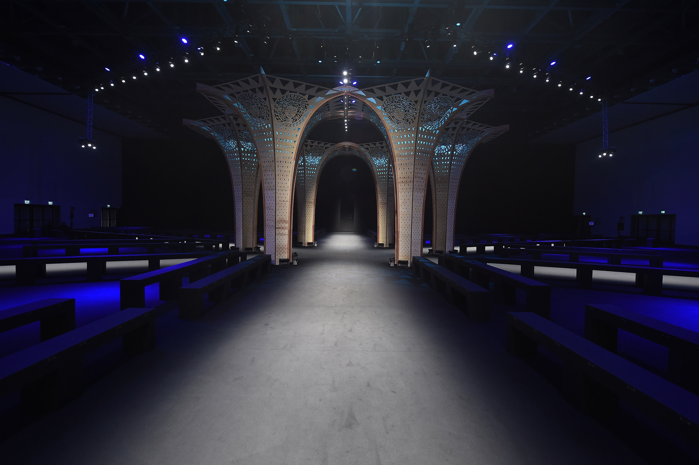 Hyelmo erects plywood columns for Versace's autumn winter show-6