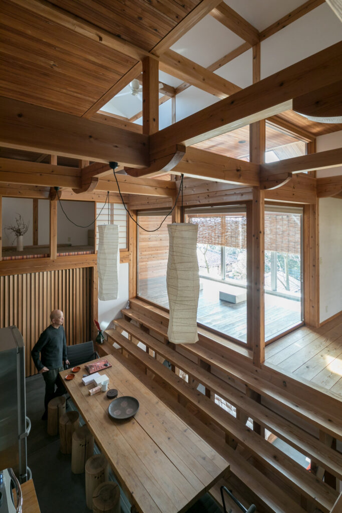 新月に伐採した木で造る家 洞窟で暮らす安心感と、森の力に共感する住まい | Architecture | 100%LiFE-0