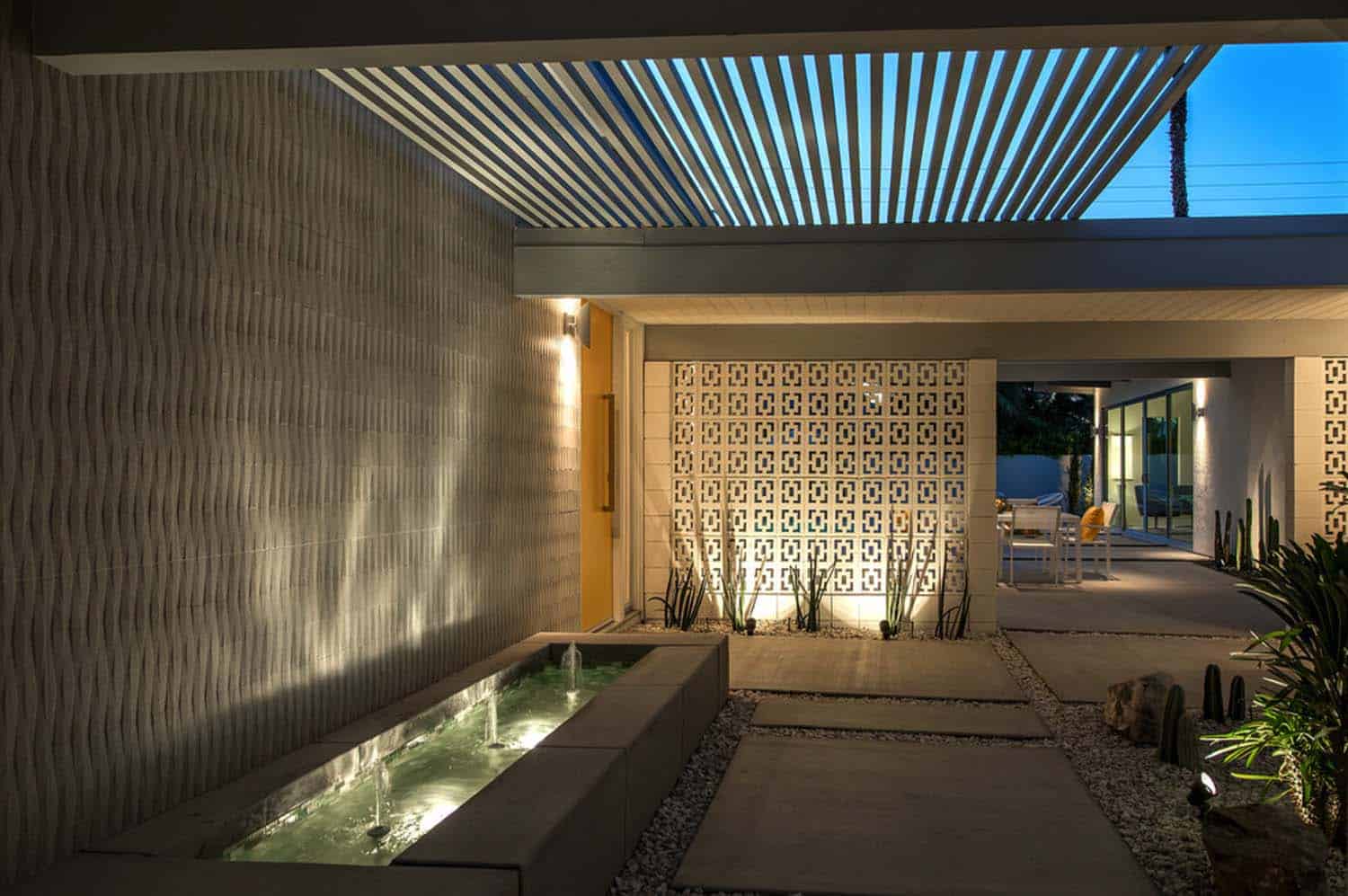 Midcentury dream retreat with a poolside paradise in Palm Springs-26