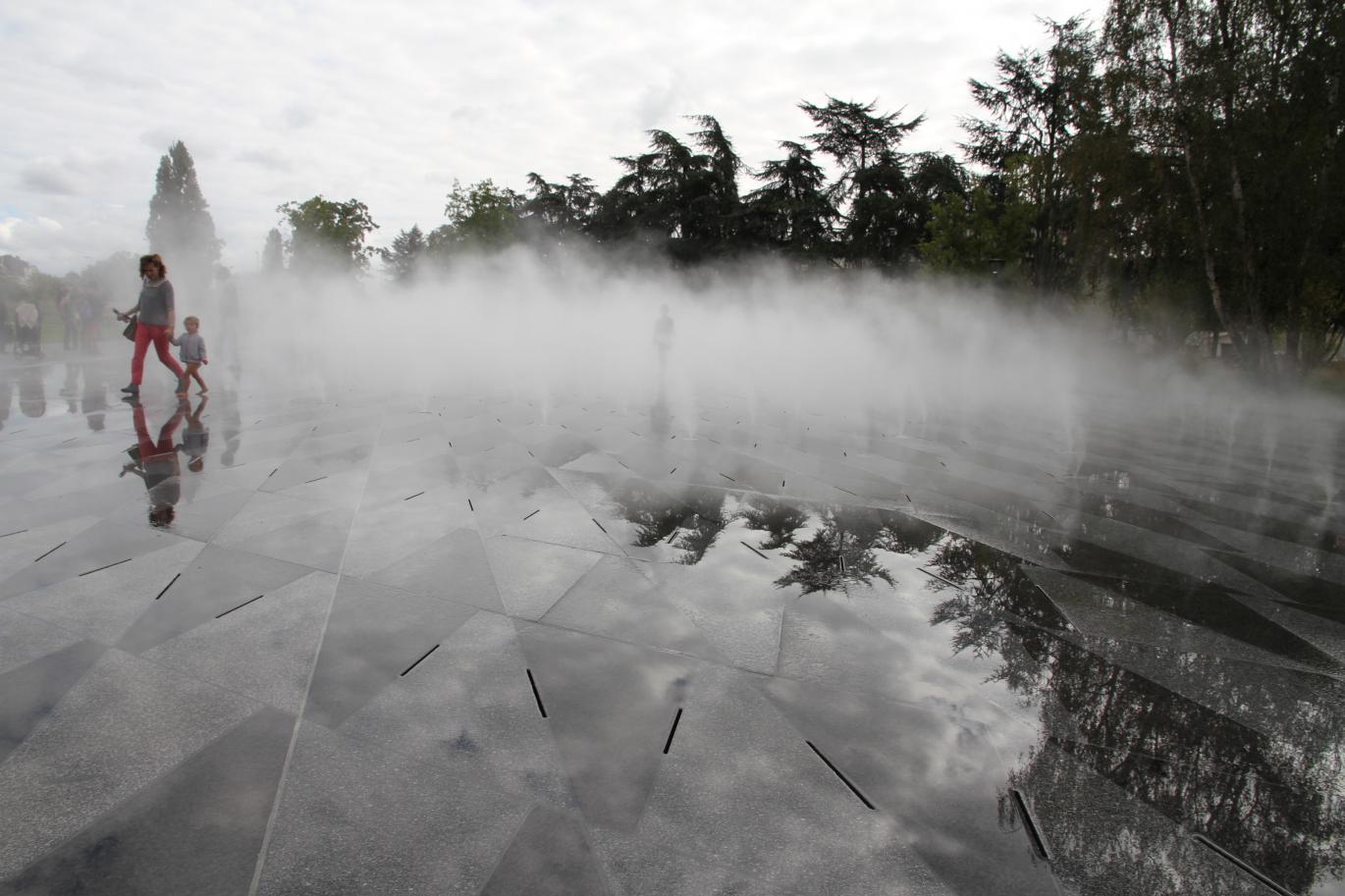 水镜；水面倒影（注：Miroir d’eau常见有这两种表意，结合实际语境可能更偏向于某一种，这里按通常理解呈现） 丨法国南特丨JML,Bruno Fortier,Hervé Devantoy-15