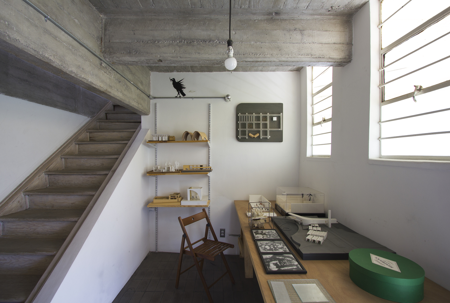 墨西哥城市中心翻新之作，木痕肌理打造独特空间-38