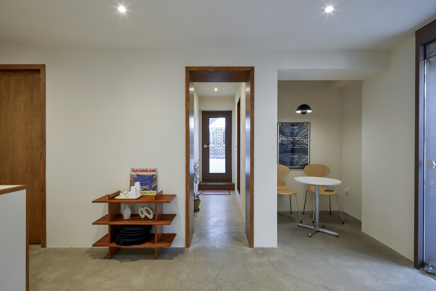 简约 37 平咖啡馆，白色与原木打造温馨空间-7