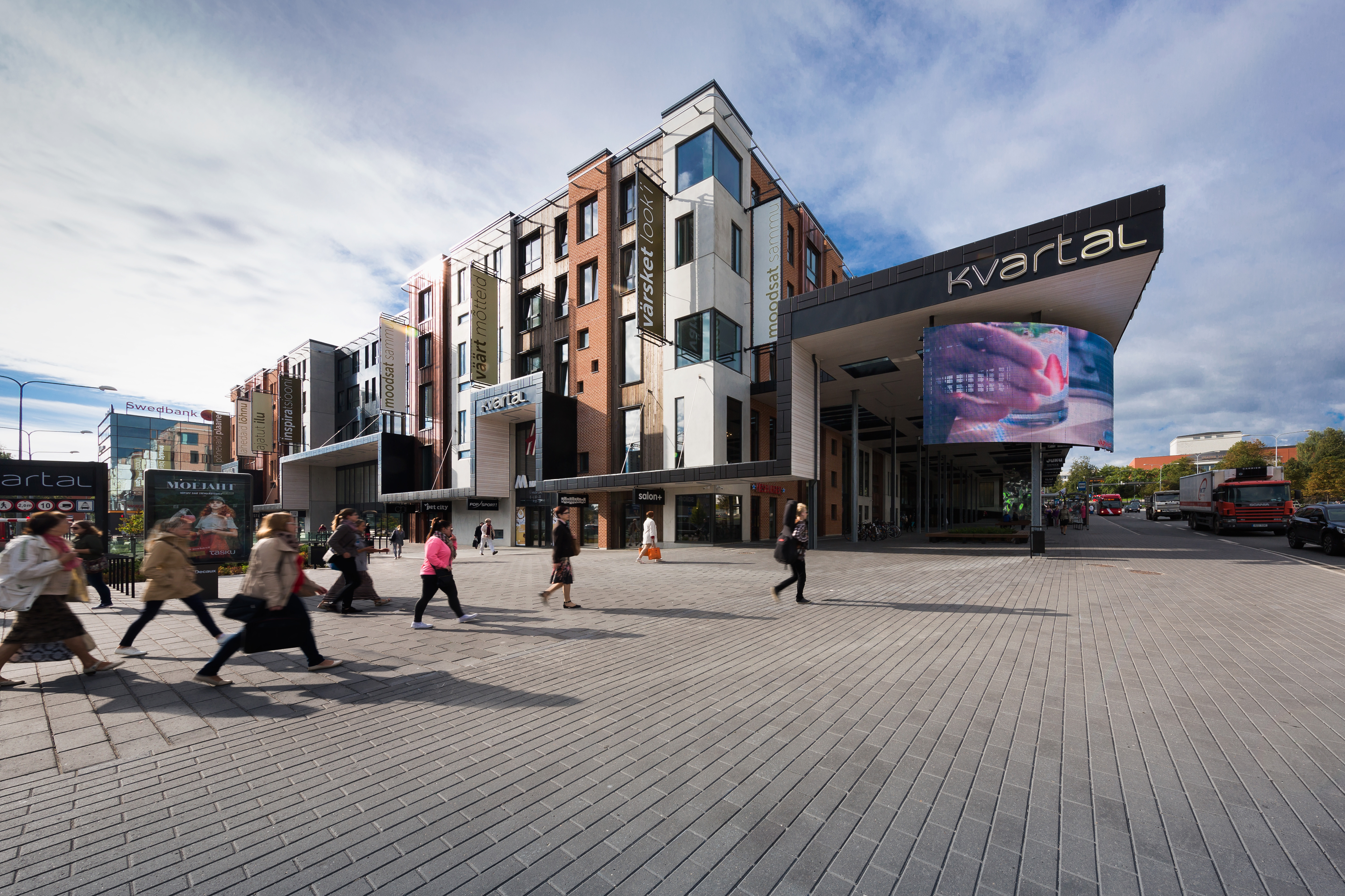 Kvartal 购物中心的室内设计亮点与趋势分析-28