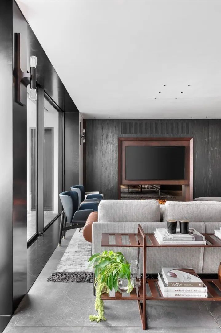 特拉维夫顶层住宅,黑白色调的时尚空间-16