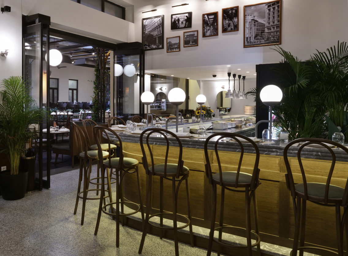 怀旧50、60年代 ILIOS 希腊雅典拱廊下的餐厅  Urban Soul Project-9