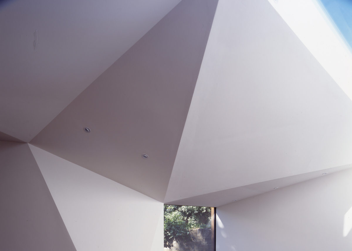 包裹屋；环绕住宅（注：Wrap House可能是有特定所指的，如一座极具特色设计、建筑外观有环绕形态的住宅，若没有更多背景信息，这两种常见理解供参考，这里按要求给出环绕住宅作为单一翻译结果）

最终翻译：环绕住宅 丨英国伦敦丨Alison Brooks Architects-46