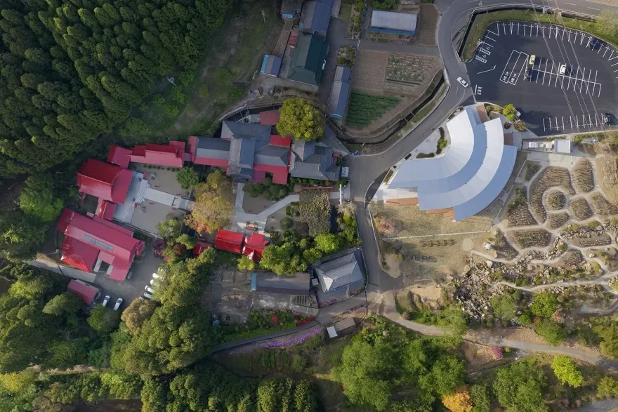 KANAHEBISUI Shrine Gaien SandoTerrace-7