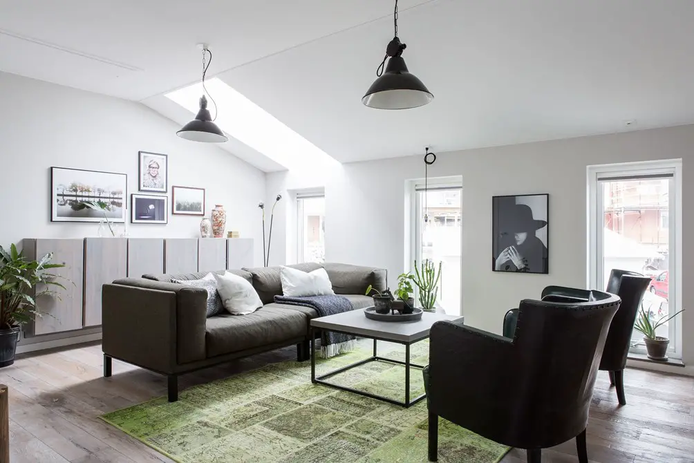 深色调木质大宅，演绎同色系搭配魅力-18