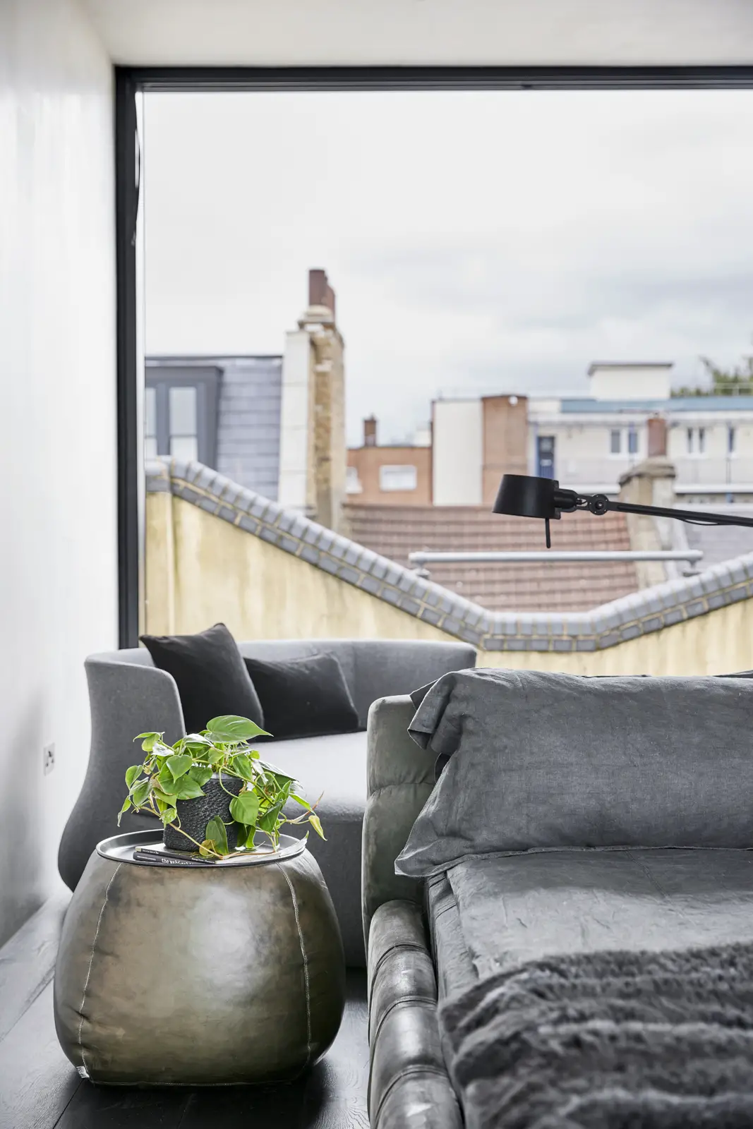 伦敦白砖 Loft 住宅 | 极简黑白设计与开放空间-19