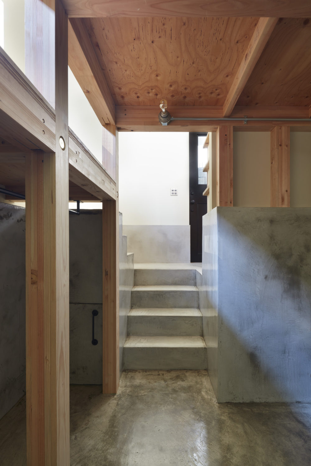 此处Naritahigashi S · sinato推测可能是人名，但sinato可能并非常见规范姓名拼写，且Naritahigashi较为少见，可能是特定外语转写或自创词，难以准确翻译，建议补充更多背景信息目前暂时无法提供准确翻译 丨日本京都丨構造寺戸巽海,照明FDS-51