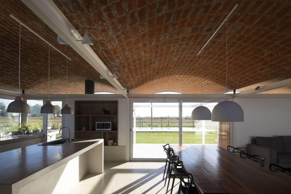 阿根廷Monopoli 住宅，金属框架+瓷屋顶(2021)(Fabrizio Pugliese)设计-38