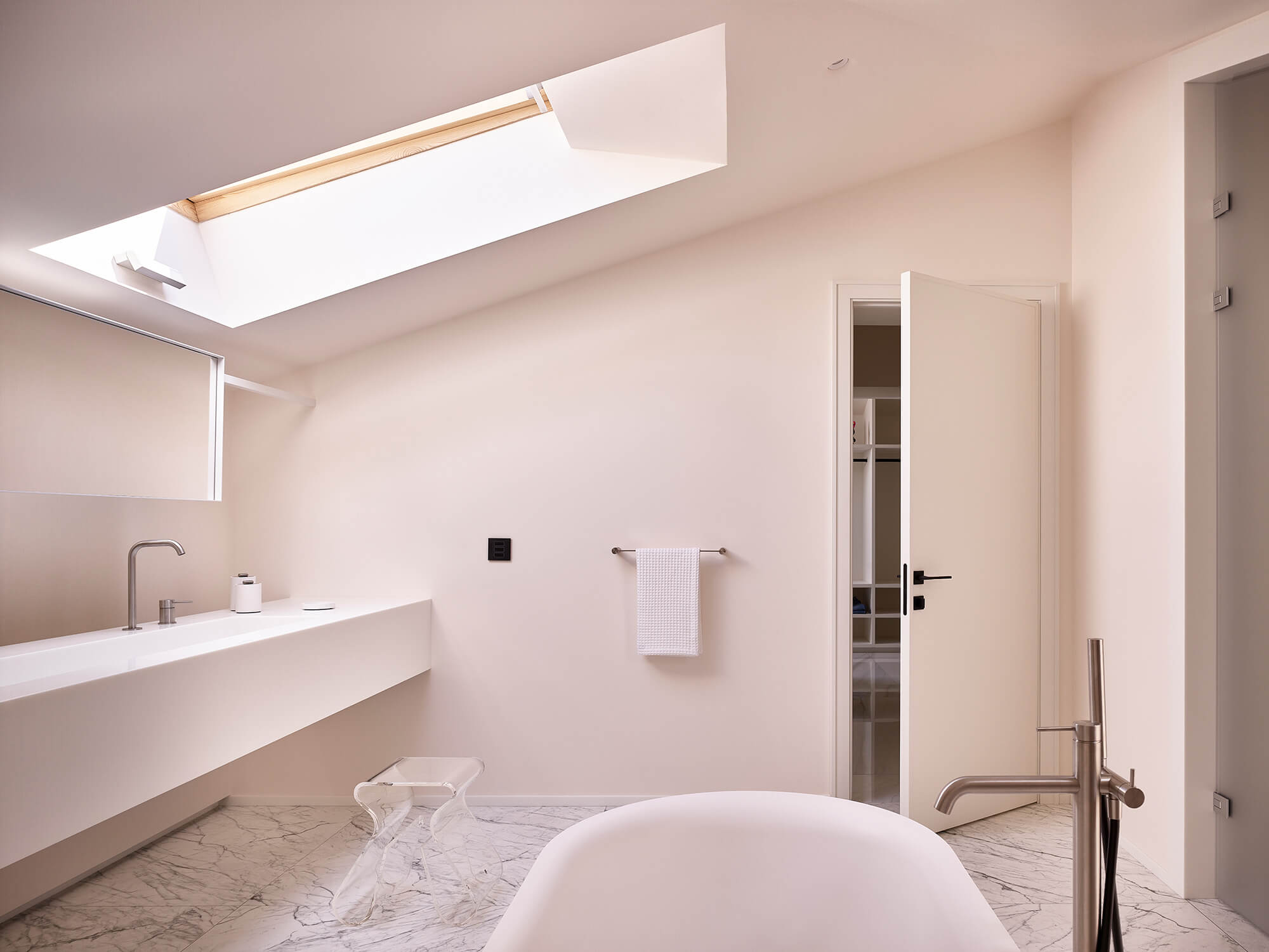 莫斯科色彩鲜艳的现代公寓丨俄罗斯莫斯科丨Well Done Interiors-44