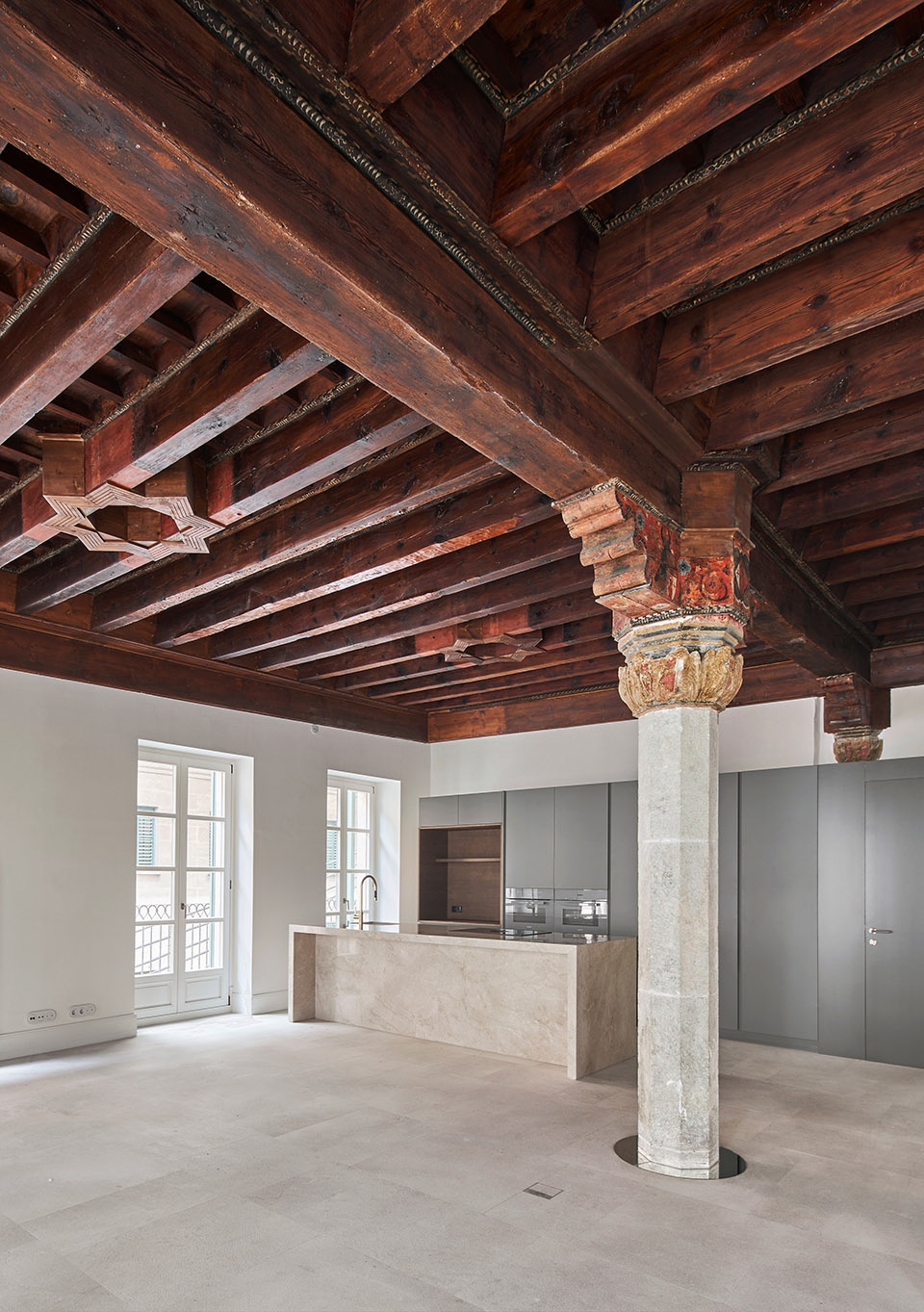 历史与现代的完美融合 | OHLAB 翻新西班牙帕尔马老城区住宅楼-19