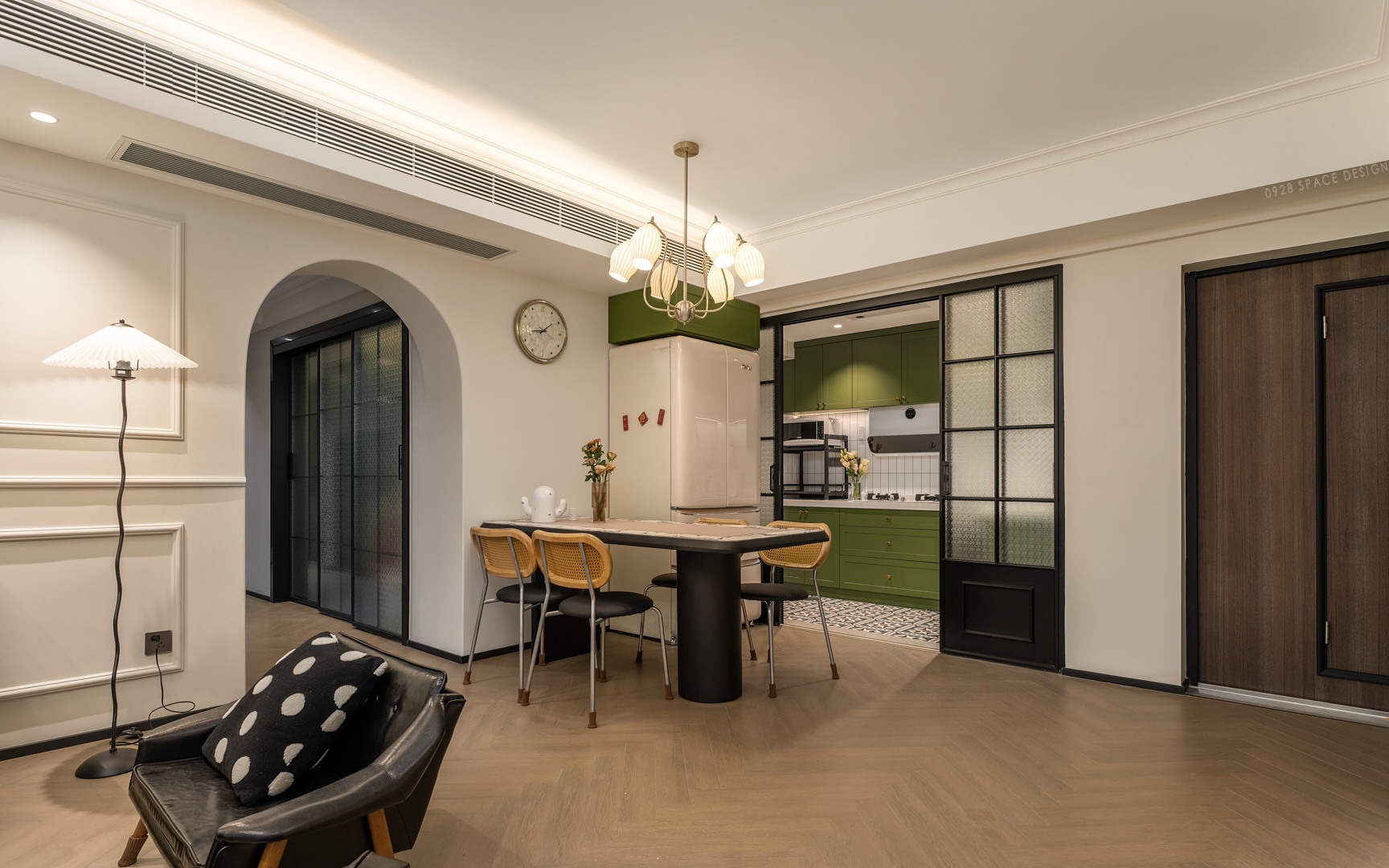 《弥·秘》老钢窗拱形门小复古住宅设计-21