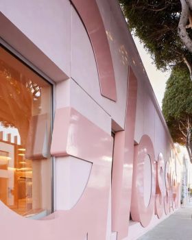 洛杉矶 Glossier 美妆店丨美国洛杉矶丨Glossier 内部团队