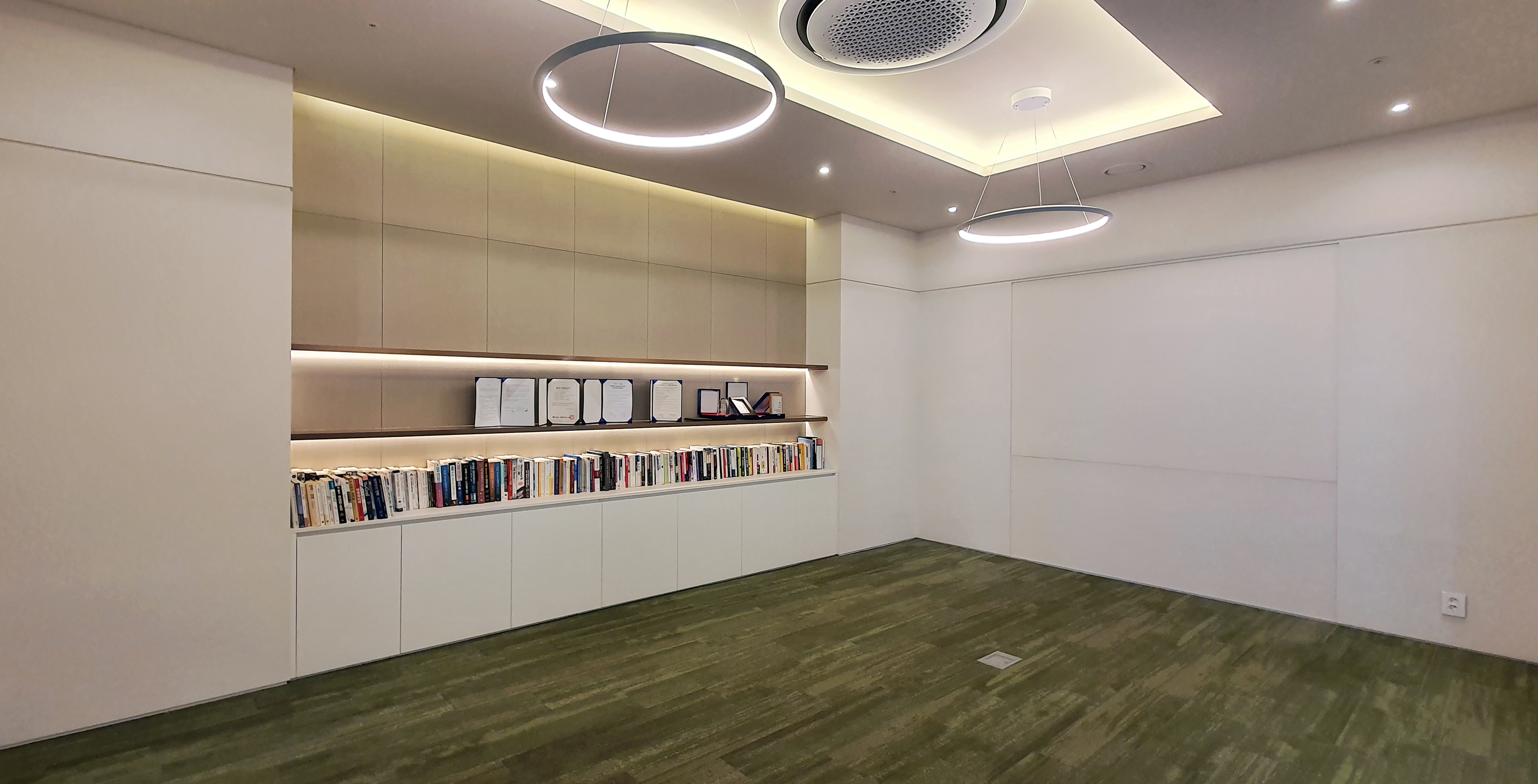 60 平极简办公室设计，现代风格的人性空间-16