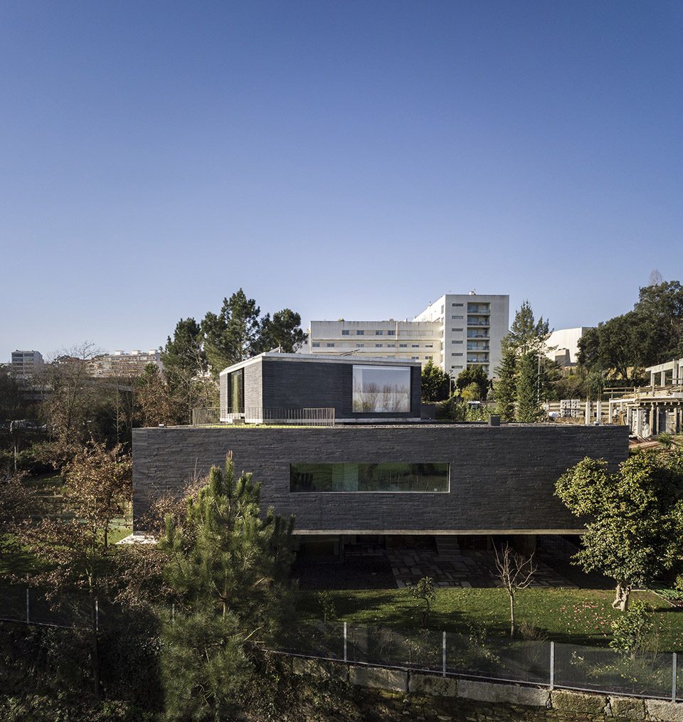 葡萄牙 RPFV 别墅,融入自然与历史的现代住宅设计-12