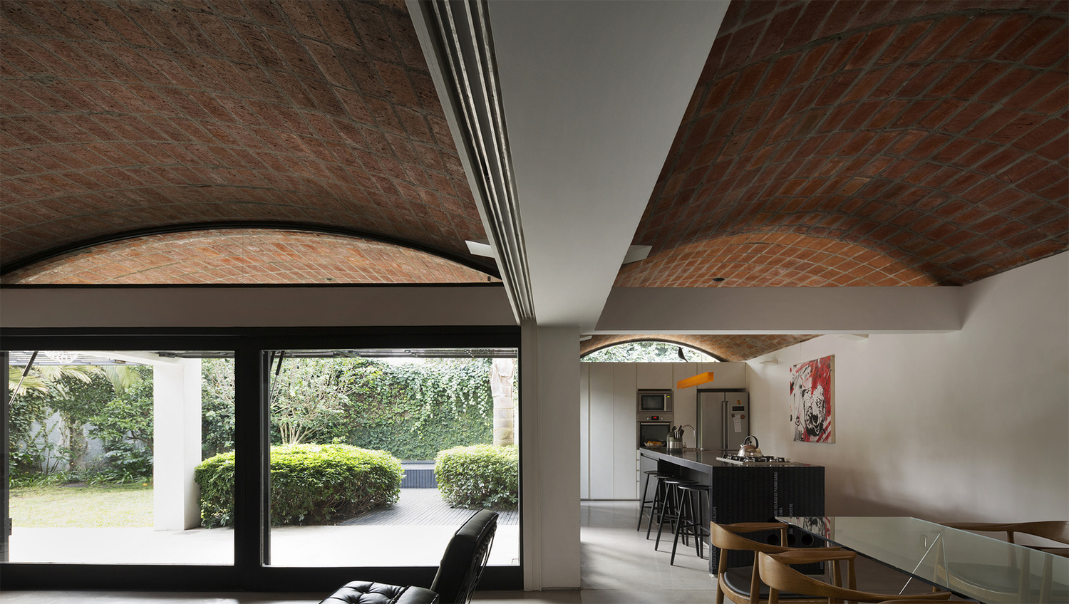 乌拉圭 HQ 住宅 | 带加泰罗尼亚穹顶的现代空间-29