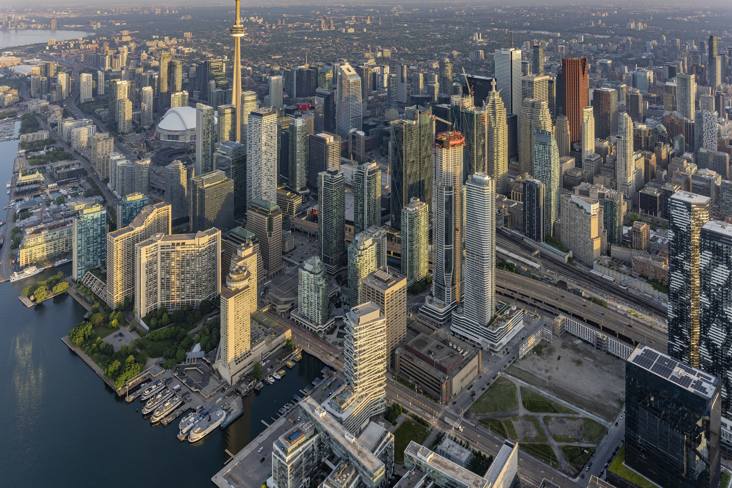 央街一号巅峰大厦（注：该翻译结合常见的建筑命名规律，Yonge一般指央街，Pinnacle有巅峰之意，One表示一号 ，在无更多背景信息下给出此翻译） 丨加拿大多伦多丨Hariri Pontarini Architects-43