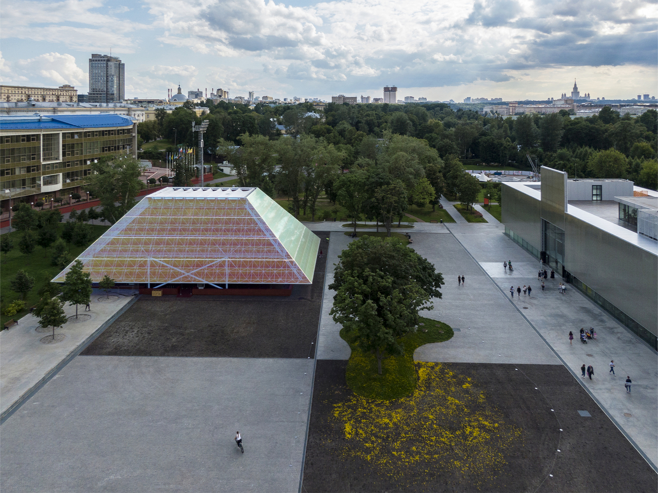 900 平米车库影院，SYNDICATE Architects 打造独特观影空间-13