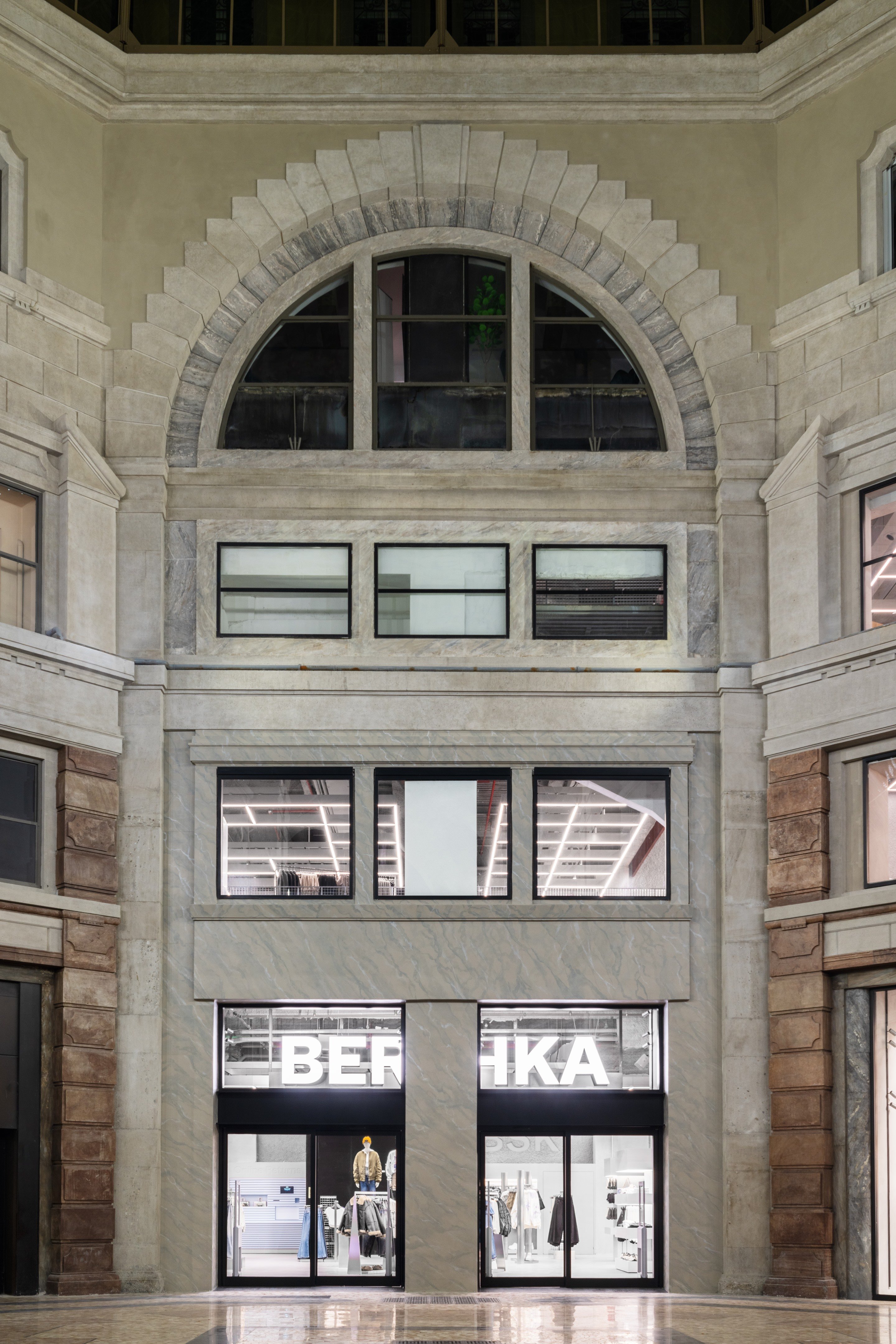 Bershka Vittorio Emanuele 旗舰店丨意大利米兰丨OMA-13