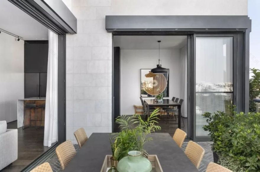 Aviram Kushmirski 打造轻奢风空间,黑白色调与实木地板的完美搭配-114