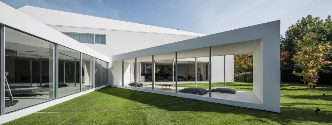 波兰 KWK PROMES 建筑工作室打造“跟随太阳轨迹移动的房子”-42