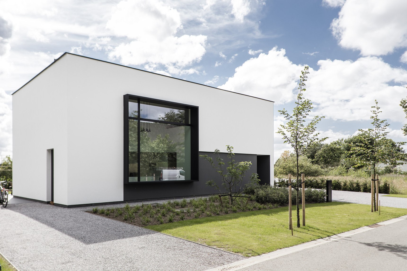 朱玛设计“飞屋”家居，紧凑布局中心壁炉成亮点-17