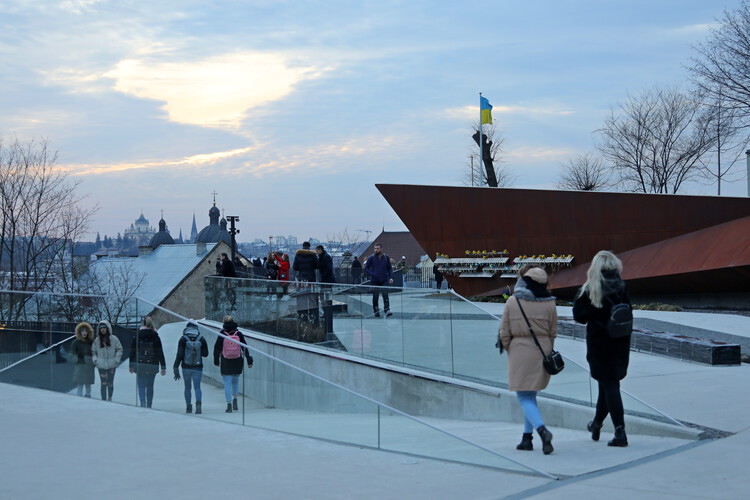 航空英雄纪念装置丨乌克兰利沃夫丨Guess Line Architects-13