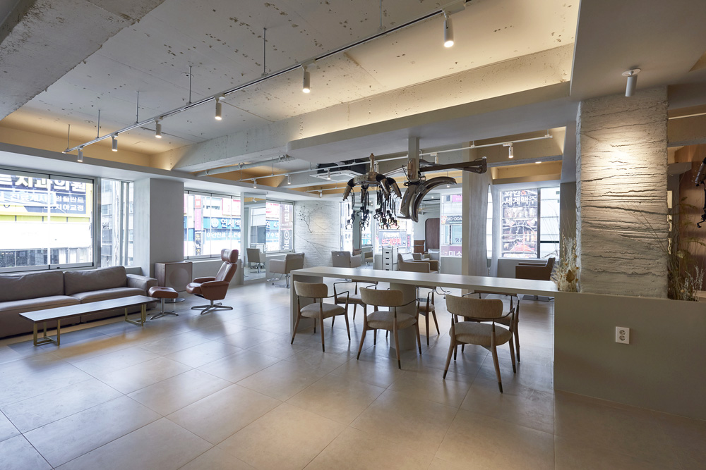 白色与木色的和谐交融 | 43 平米美容室内设计-6