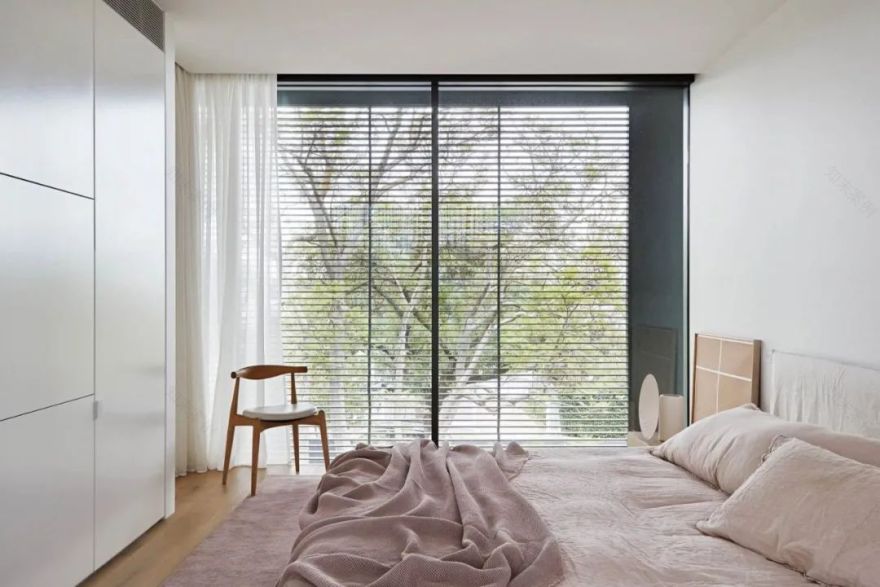 墨尔本 U 型现代别墅 | 坚固与温暖的二元探索-30