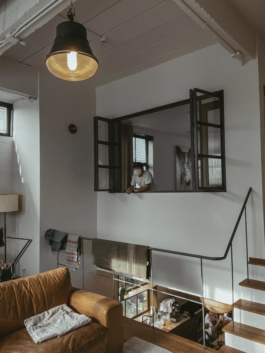 รีโนเวตทาวน์เฮ้าส์ อายุ 10 ปีให้อุ่นละมุนปนดิบเท่สไตล์อินดัสเทรียล-4