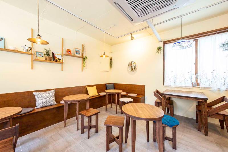 13 坪极简咖啡厅，诠释白色与木质的内敛魅力-8