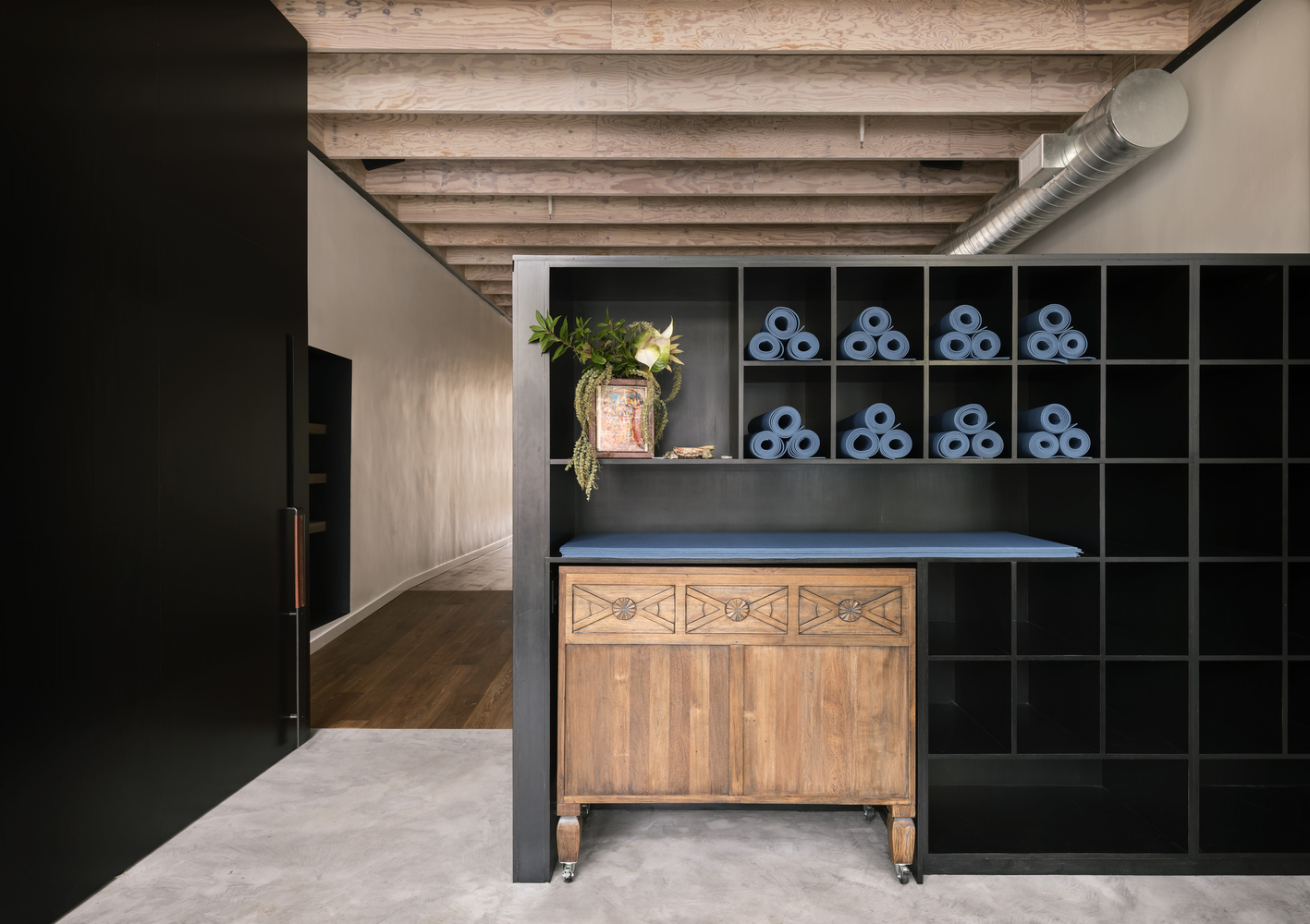 翻修后的瑜伽空间,熟悉的美学与创新设计的完美结合-24