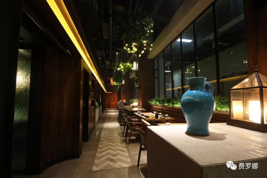 【周六案例放送】把蒙太奇运用至空间，体验一个可以穿越的餐厅——挑食 | 费罗娜水泥砖-13