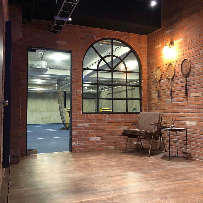 90 平米石墙打造复古风双打网球场地-10
